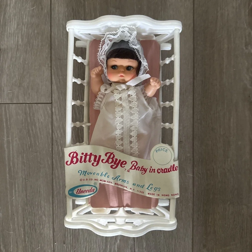 ULTRA RARE VINTAGE UNEEDA 1974 BIG EYES DOLL